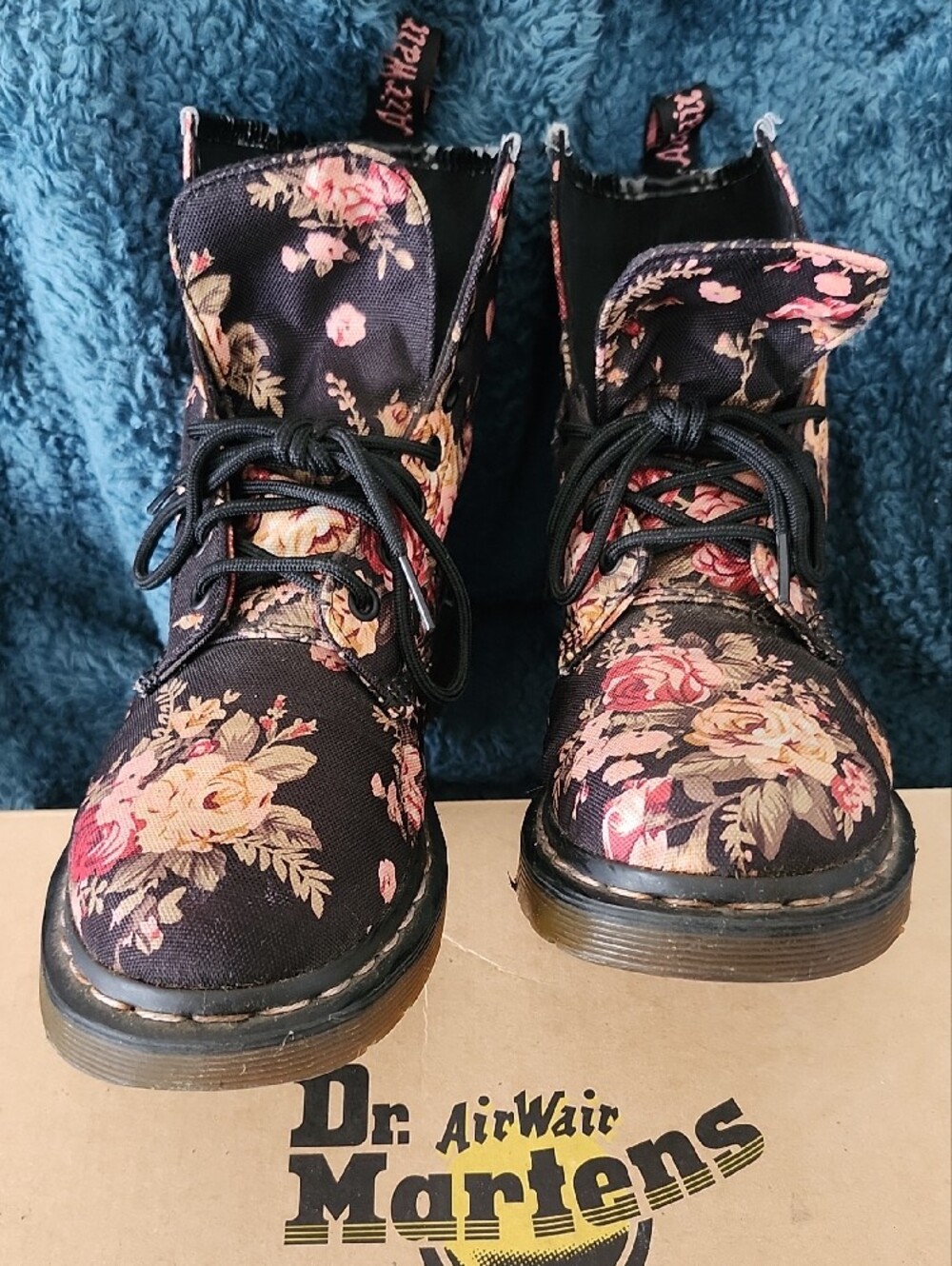 Dr. Martens AirWair With Bouncing Soles, Black Noir / Victorian Flowers - Size 7